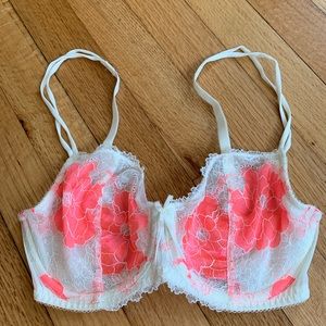 (NWOT) WACOAL B.TEMPTED | Pink Flora Lace Bralette